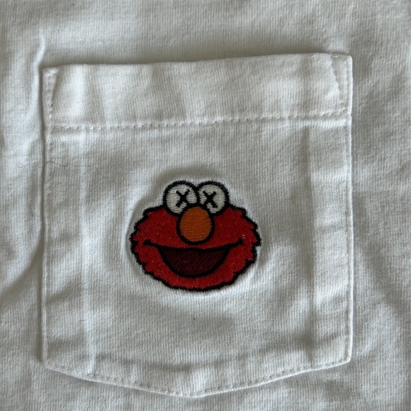 Uniqlo x Kaws tee - Picture 2 of 2